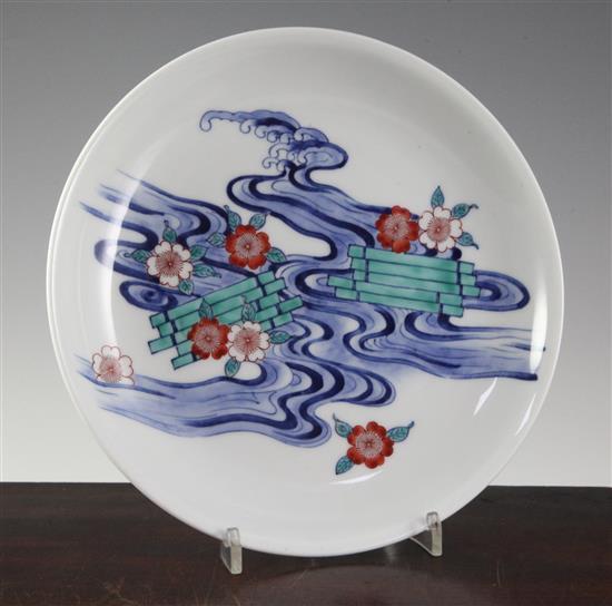 A Japanese Nabeshima style dish, signed Imaizumi Imaemon, 19th/20th century, 24.5cm